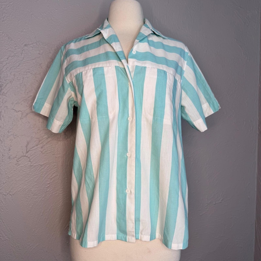 Vtg 80's Women Small boxy light blue and white stripe short sleeve button top